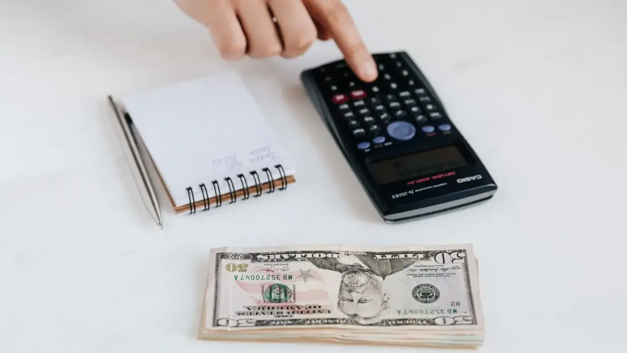 Calculator Money House Model