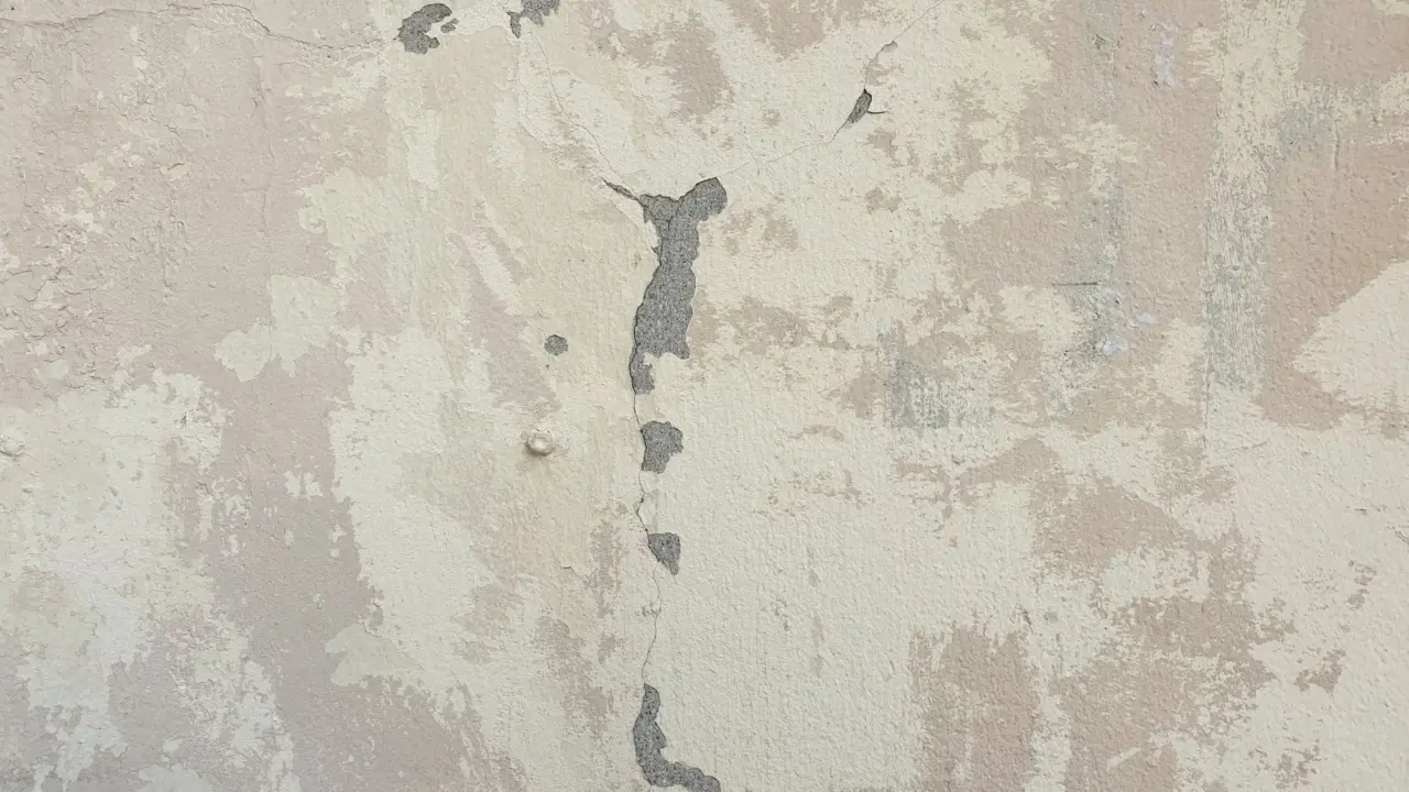Construction Mistake Cracked Wall