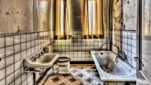 Dirty Bathroom Old Bathroom