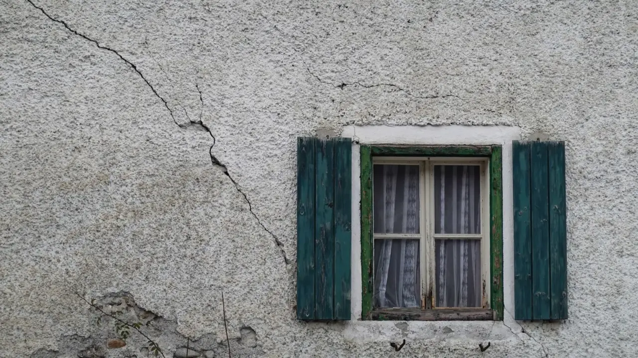 Old House Cracked Wall